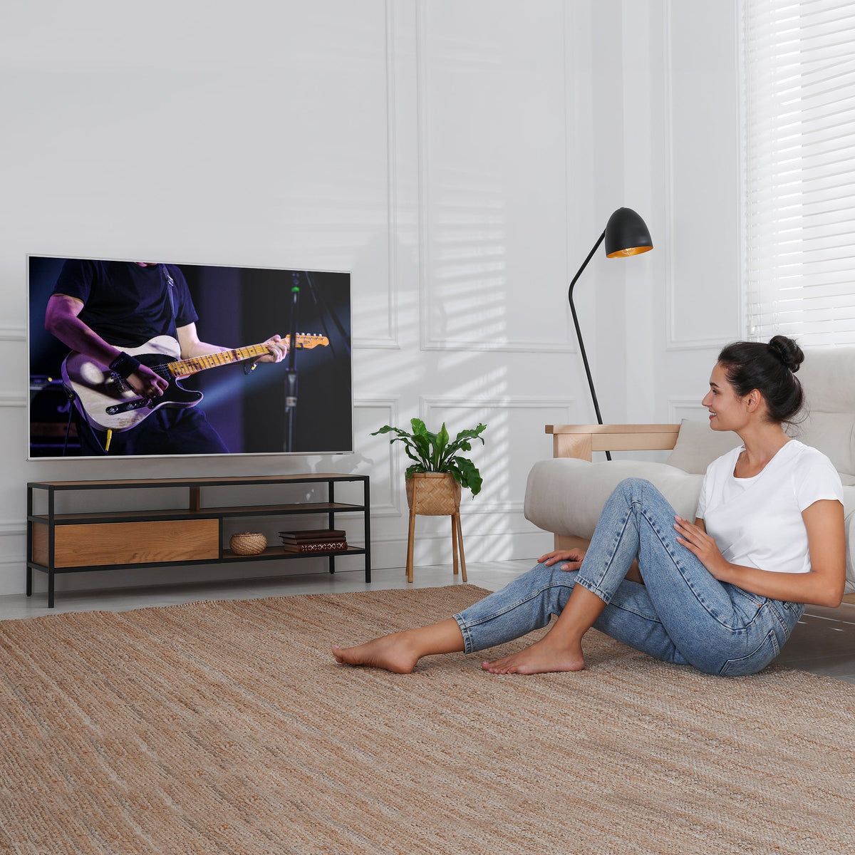 BONTEC TV-Wandhalterung, universal für 32-70 Zoll Fernseher, extra langer Schwenkarm 850mm, neigbar, schwenkbar, drehbar, volle Bewegungsfreiheit, VESA max. 400x400mm, 60kg Tragkraft